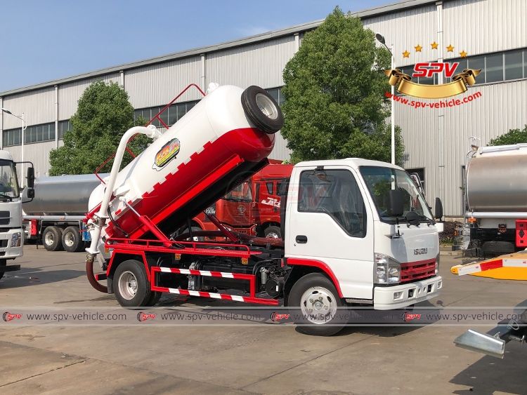 4,000 Litres Sewer Vacuum Truck ISUZU - Tank Lifting 2
